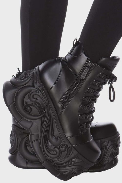 FOOTWEAR