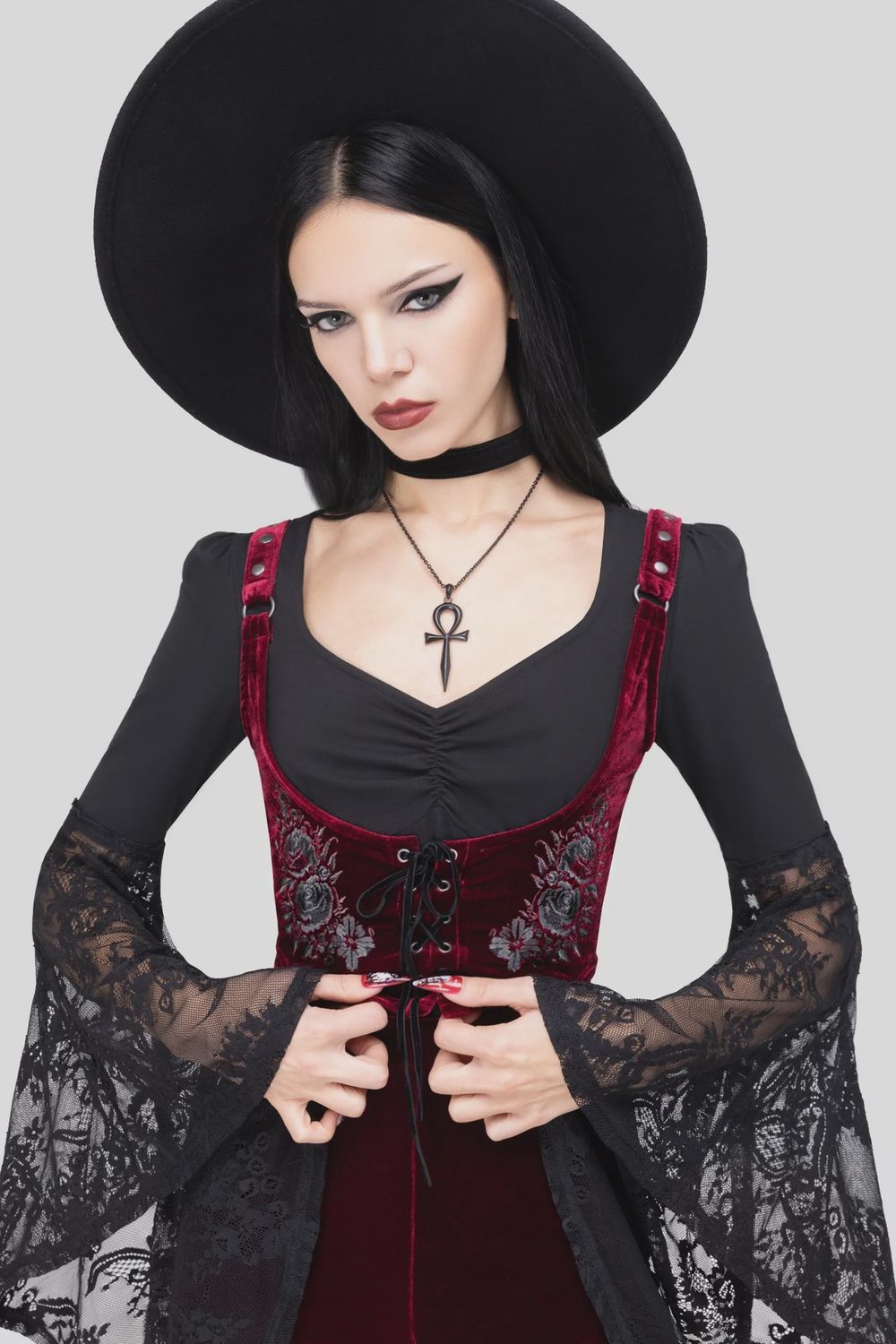 A Devil&#39;s Rose Underbust Corset
