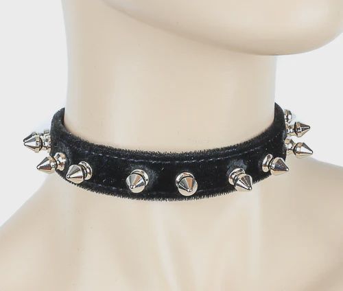 Choker en Velours à Studs CK134 [NOIR]