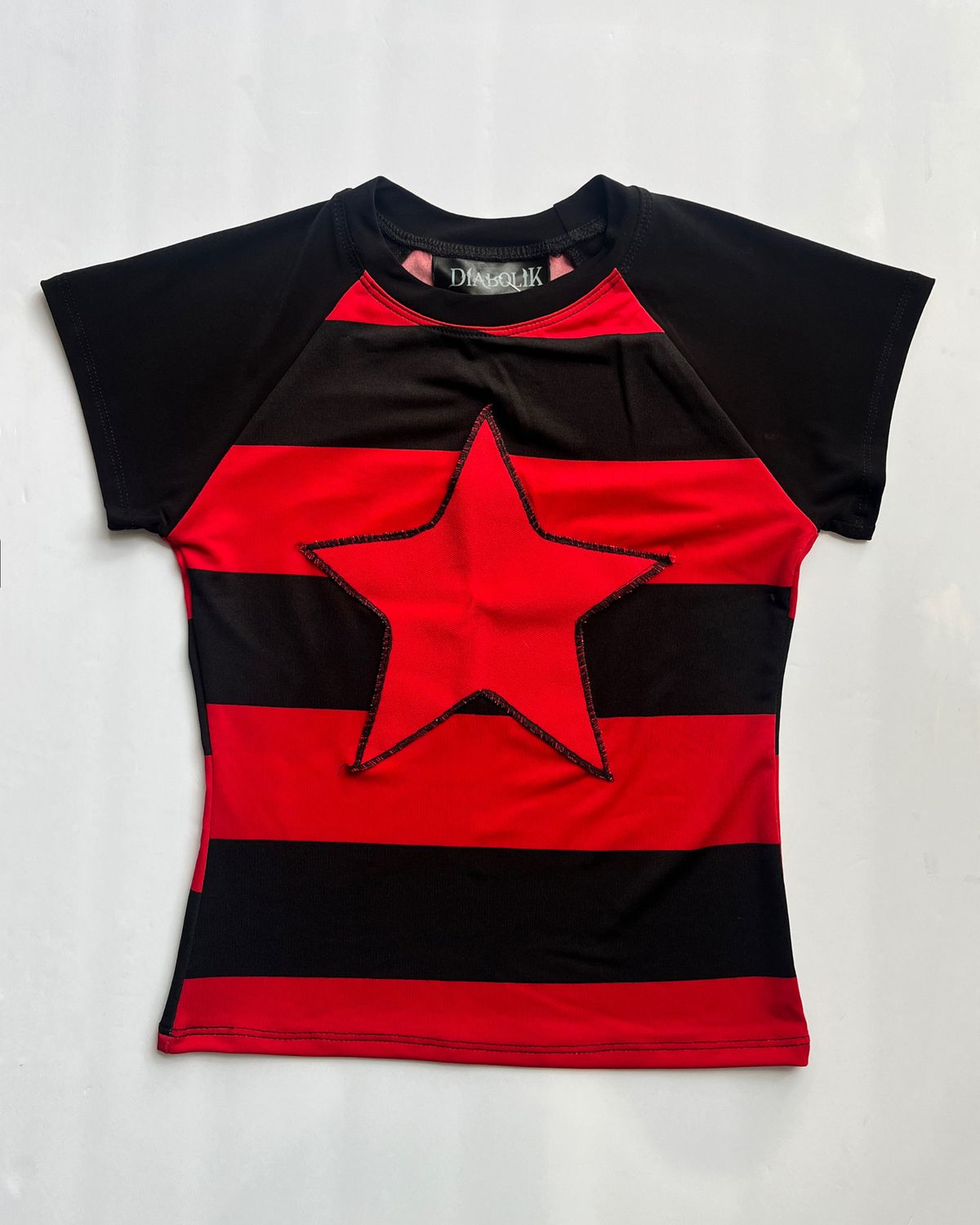 T-Shirt Court Rayé avec Étoile Rouge &amp; Noir - FAIT AU QUEBEC