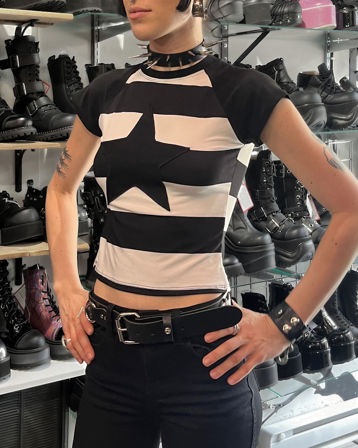 T-Shirt Court Rayé avec Étoile Blanc &amp; Noir  - FAIT AU QUEBEC