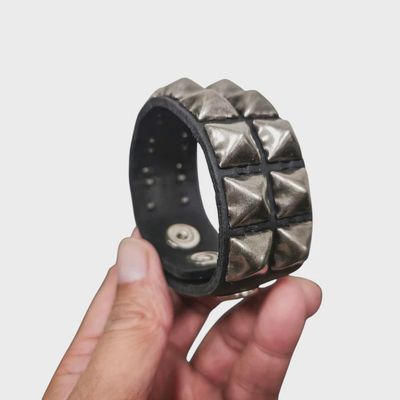 Bracelet en Cuir à Stud Argent Vieillit BC112-A.SIL
