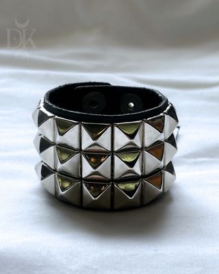 Bracelet en Vrai Cuir avec Studs Carre Argent - FAIT AU QUEBEC