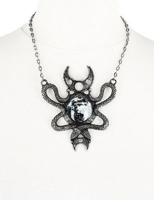 Moon Embraced Necklace [SILVER]
