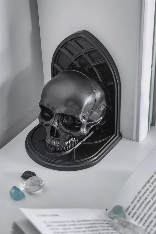 Skull Bookends