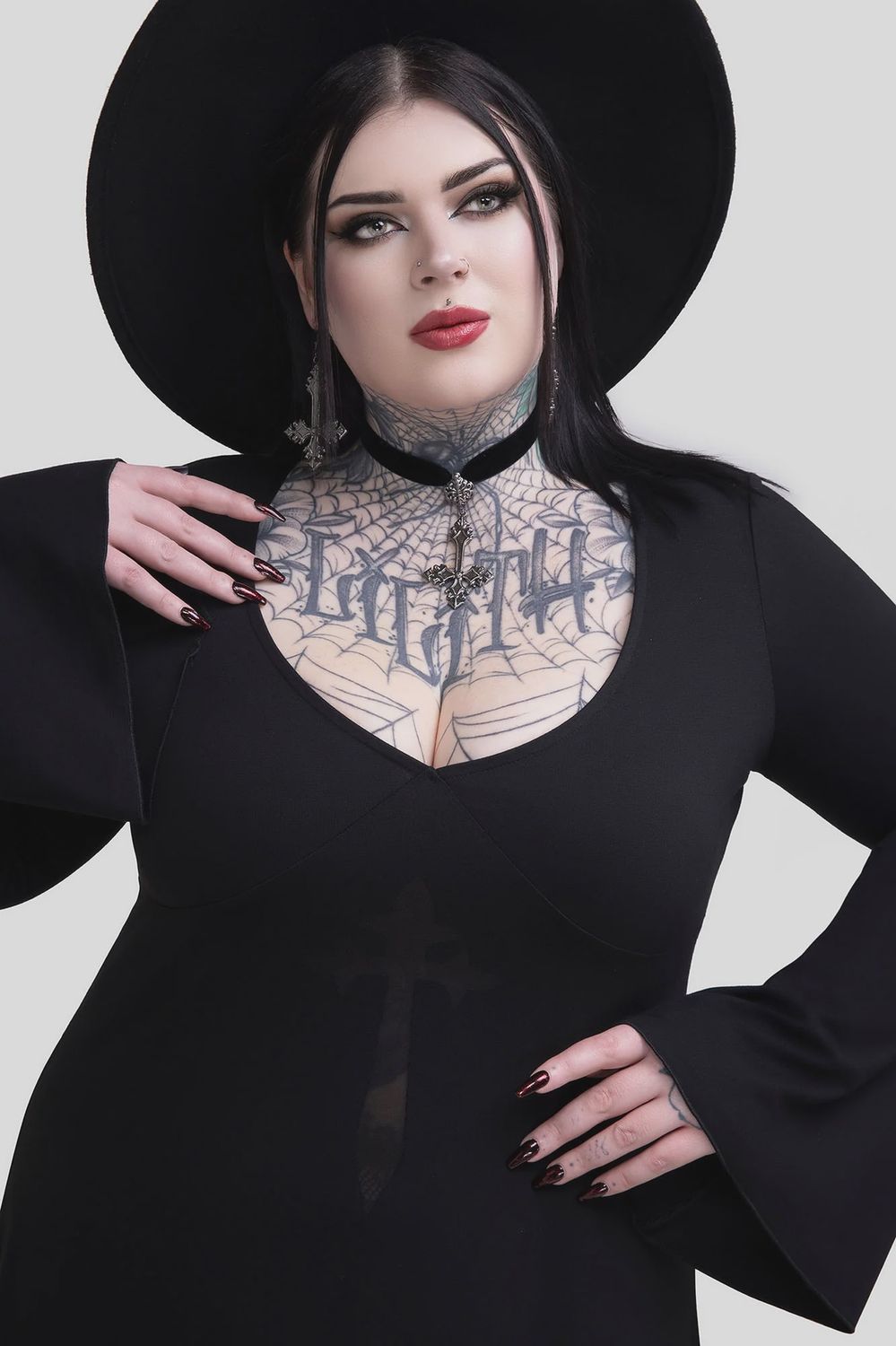 Netherviel Black Cross Maxi Dress [PLUS]