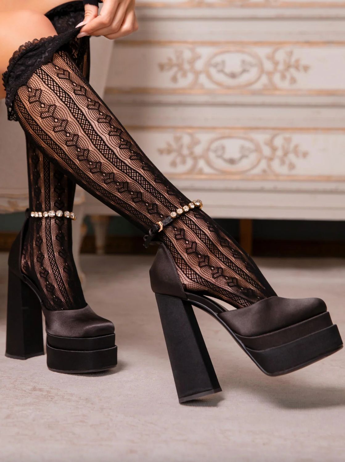 Sweetheart Knit Knee Highs Socks w/ Lace Ruffle Cuff / LA3984BK