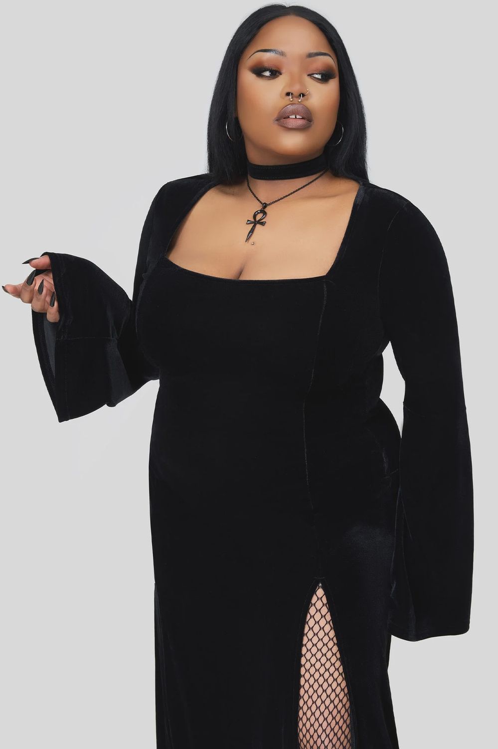 Morvessa Black Velvet Maxi Dress [PLUS]