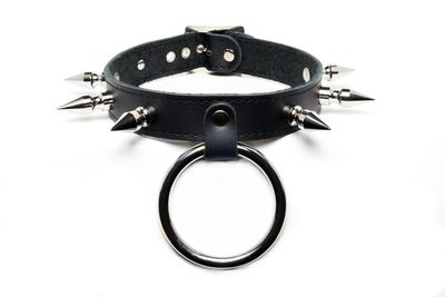 Leather choker with large o-ring and thick spikes - C34DBND-GS