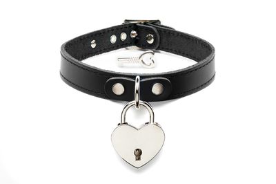 Leather choker with heart shaped lock – C58CCA
