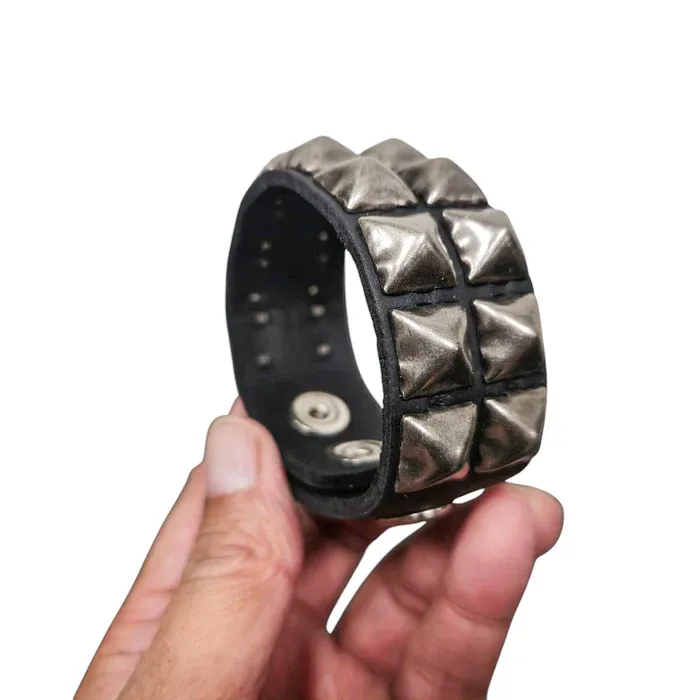 Black Leather Bracelet with Studs BC112-A.SIL
