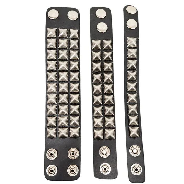 Black Leather Bracelet with Studs BC112-A.SIL