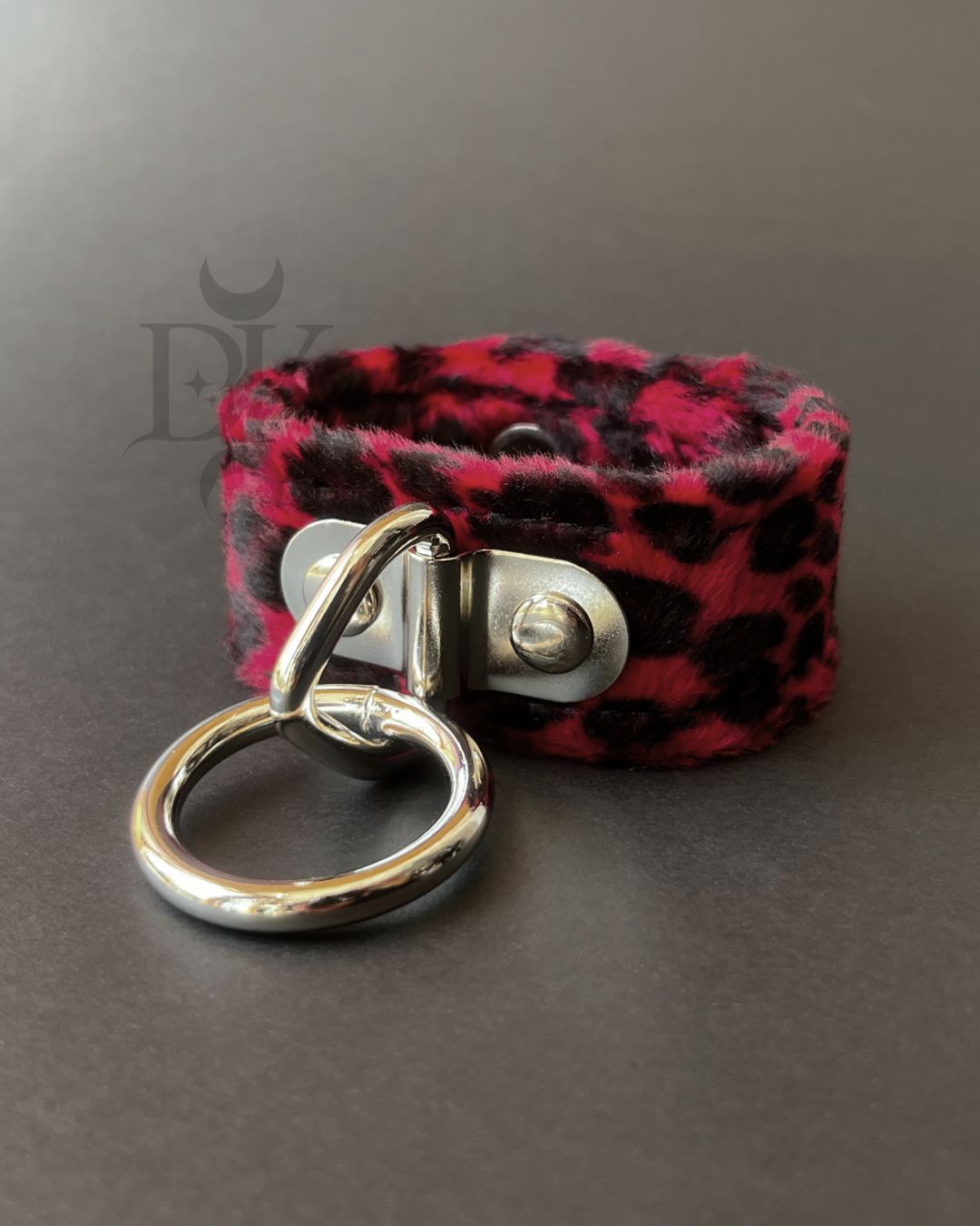 Red Fuzzy Leopard Print Bracelet Cuff with Silver O-Ring - BC113L-RED Red Fuzzy Leopard Print Bracelet Cuff with Silver O-Ring - BC113L-RED