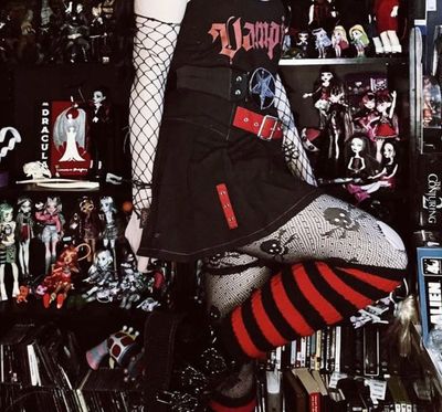 Bloodthirst Leg Warmers [BLACK / RED]