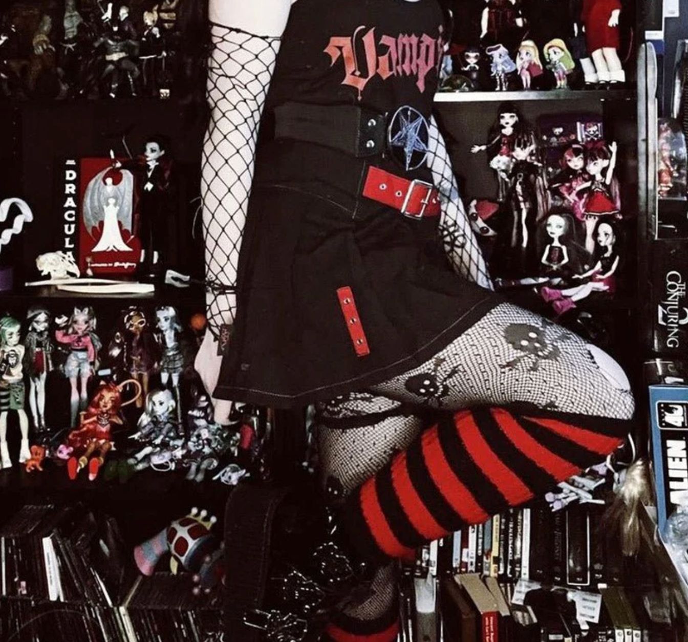 Bloodthirst Leg Warmers [BLACK / RED]