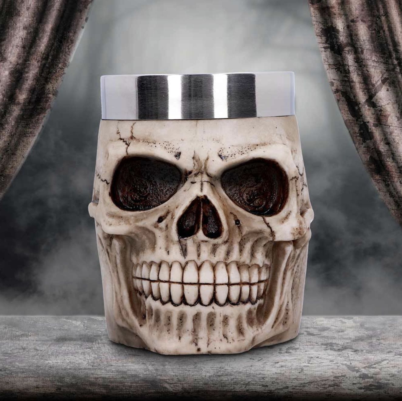 Grinning Skull Mug [NEM3933]