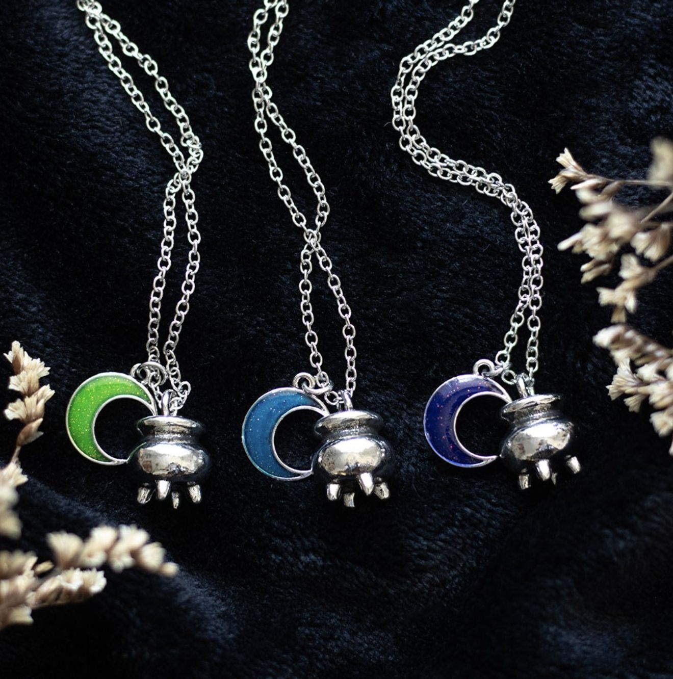 Coven Sisters Cauldron Charm Necklaces [CL_44926]