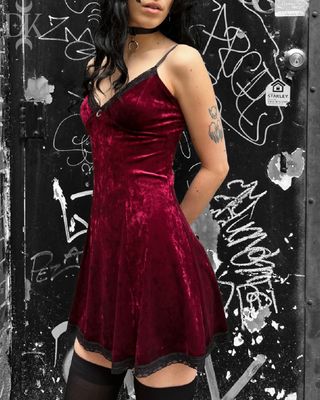 Short Wine-Red Velvet Dress with Moon-Shaped Charm - MADE IN QUEBEC