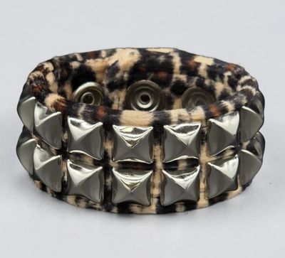 Bracelet en Fausse Fourrure Léopard Brun avec Studs BC112L-BRN