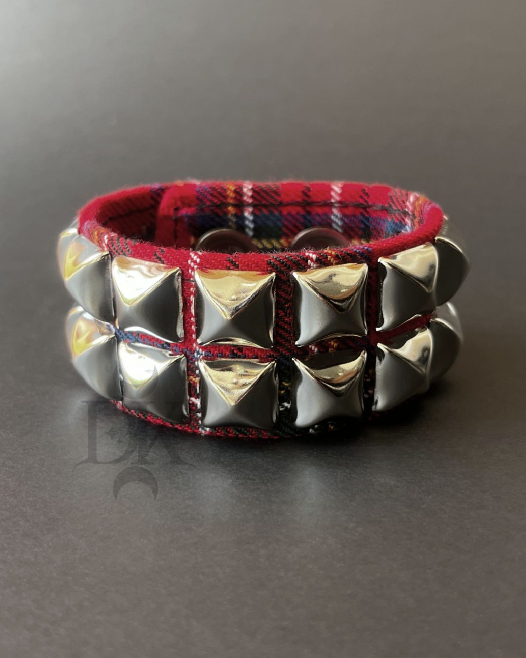 Bracelet Tartan Rouge avec Studs BC112PD-RED