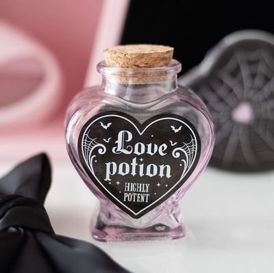 Decorative Heart-Shaped Love Potion Bottle [DE_96225]