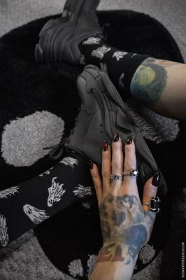 Creepy Crew Ghost Host Socks