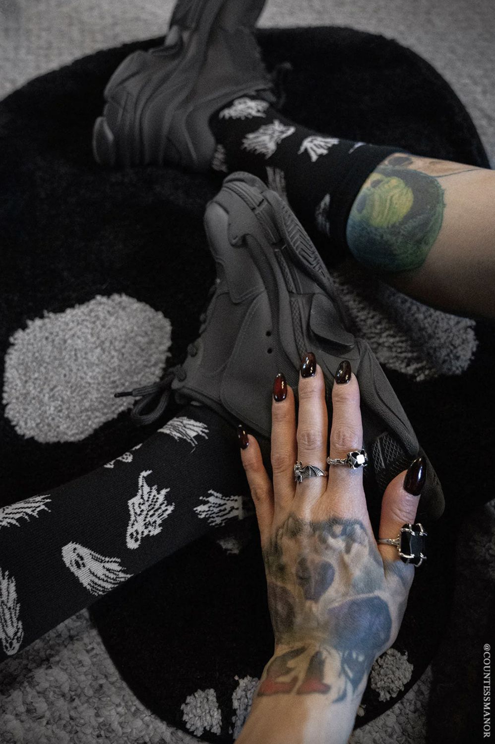 Creepy Crew Ghost Host Socks