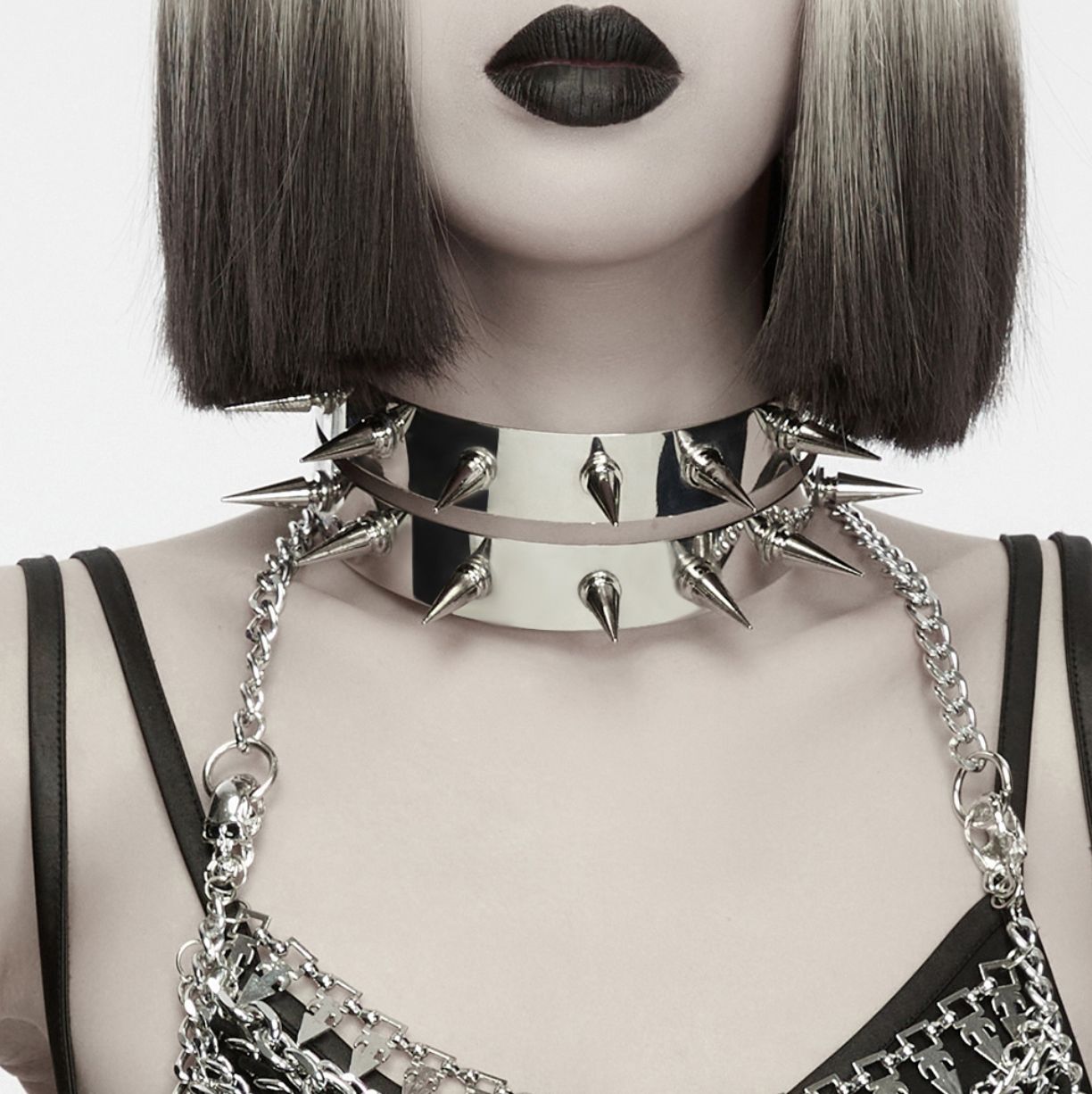 Choker Argenté avec Studs WS-989