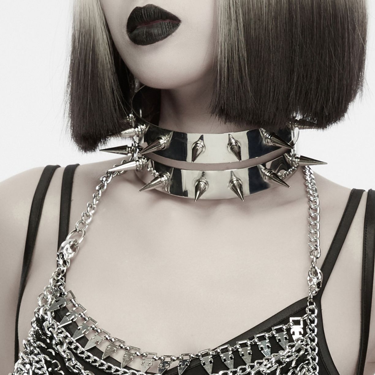 Choker Argenté avec Studs WS-989