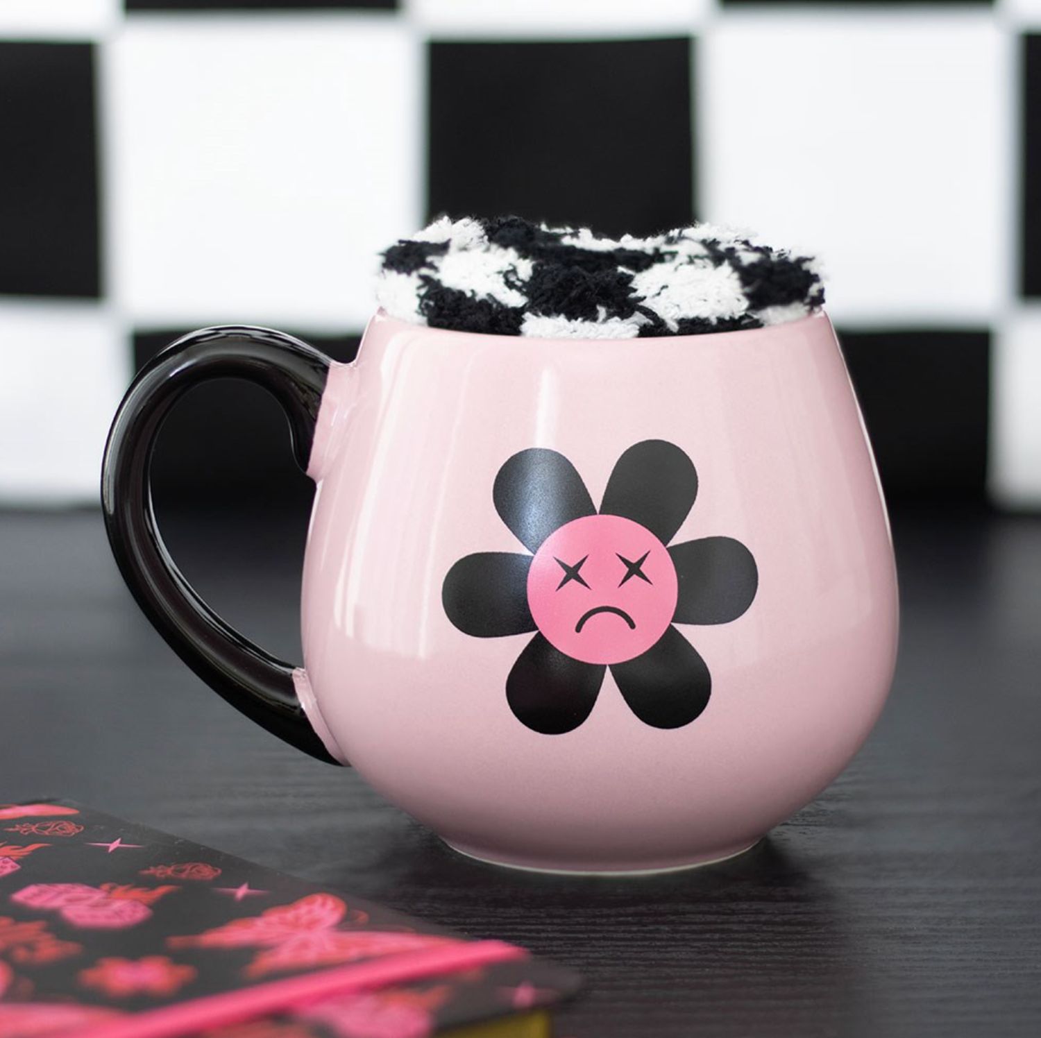 Tasse Sad Flower avec Bas à Carreaux Noir et Blanc [RE_48026]