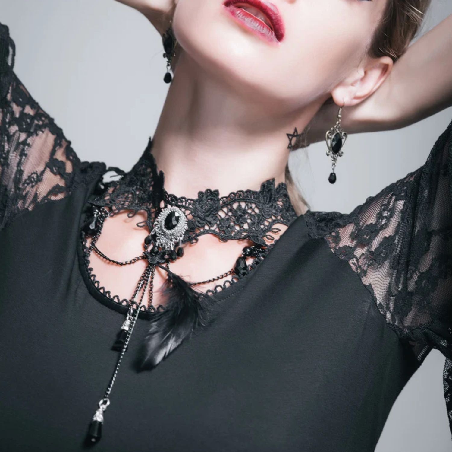 Choker en Dentelle avec Plume AS026