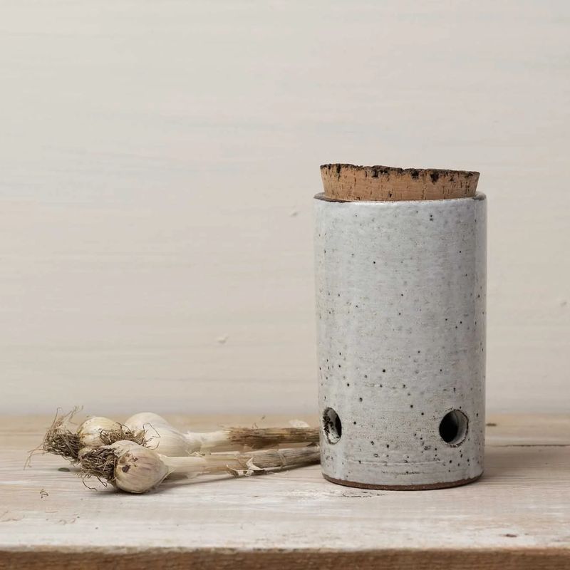 Atelier Tréma - Garlic Keeper - St-Armand Blanc