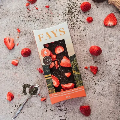 Fays – 70% Dark Chocolate Bar – Strawberries &amp; Royal Kombu