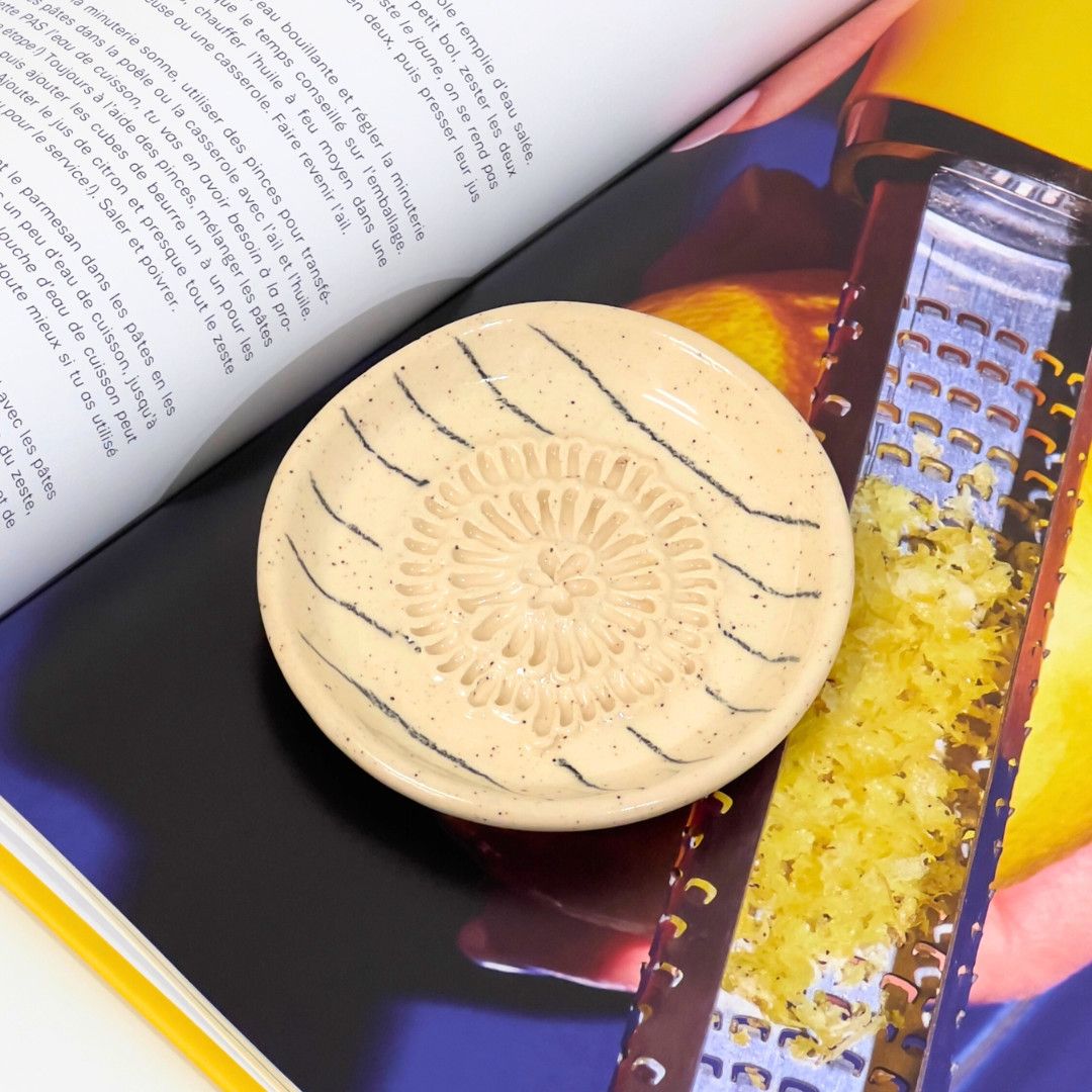 Miel Céramiques - Garlic Grater Plate - Striped, Color: Noir