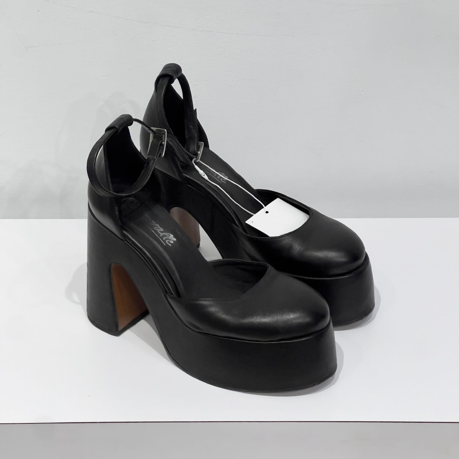 Secondhand - Final Sale - L'intervalle Shoes