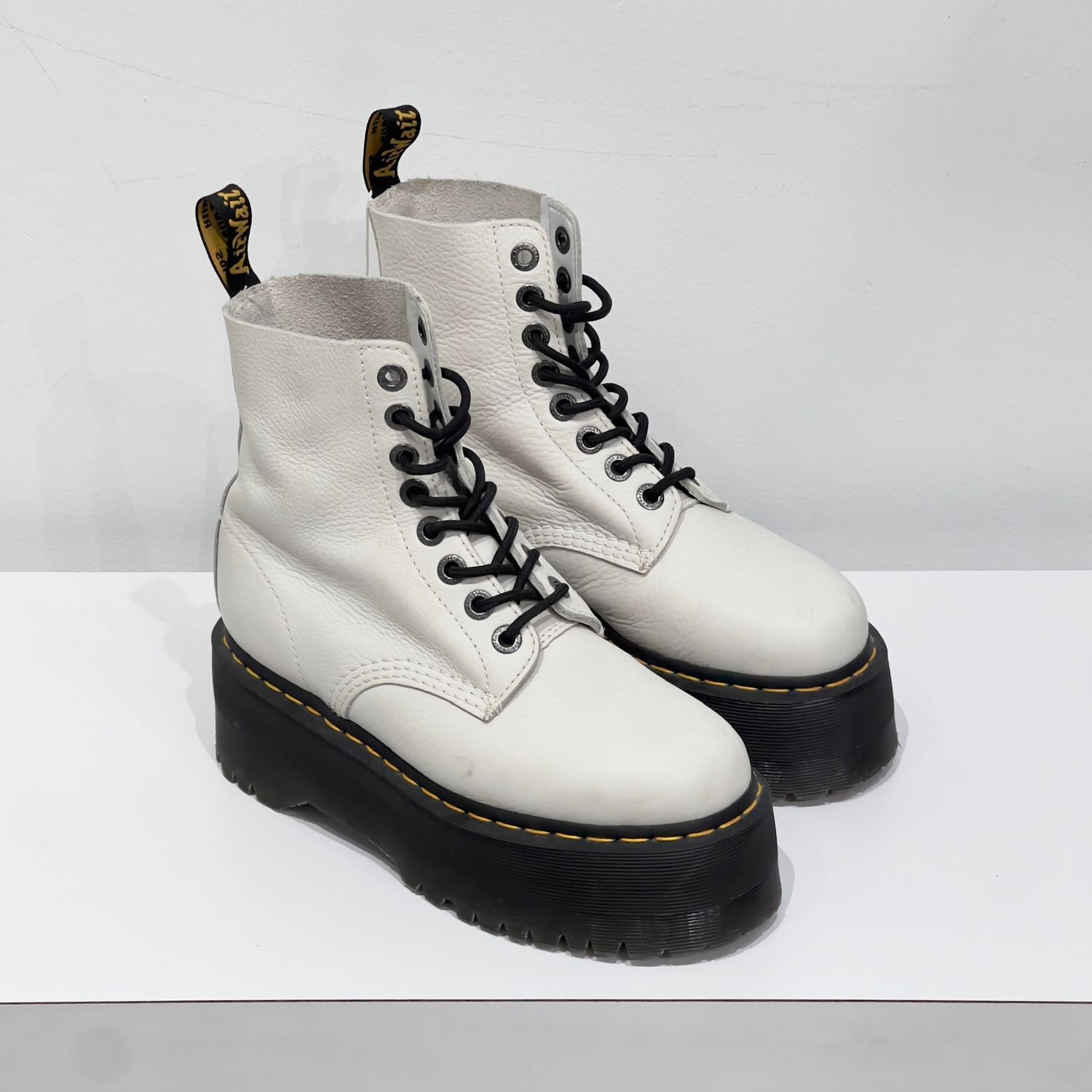 Secondhand - Final Sale - Dr. Martens Booties