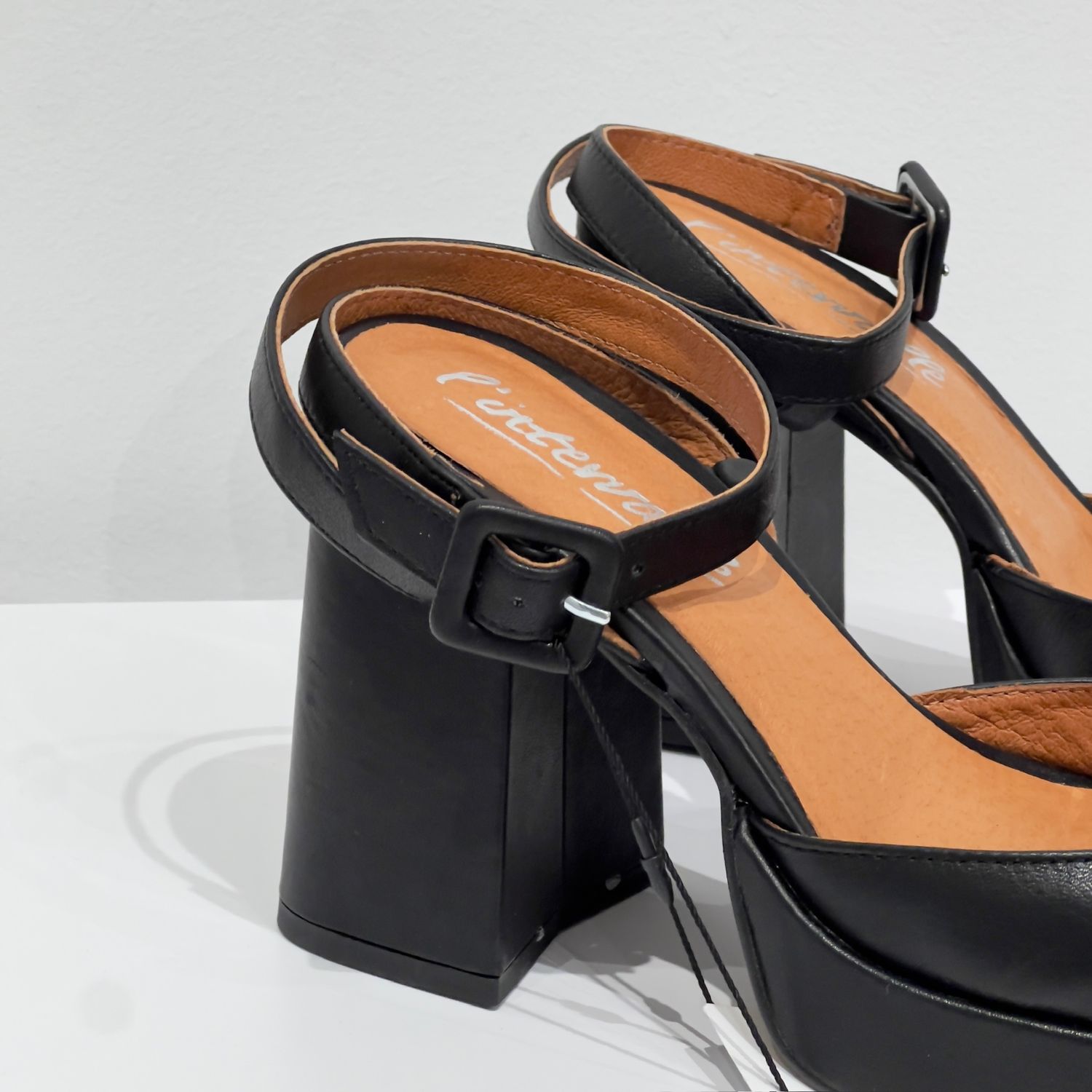 Secondhand - Final Sale - L'intervalle Shoes