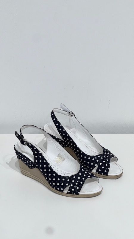 Secondhand - Final Sale - Italconfort Sandals