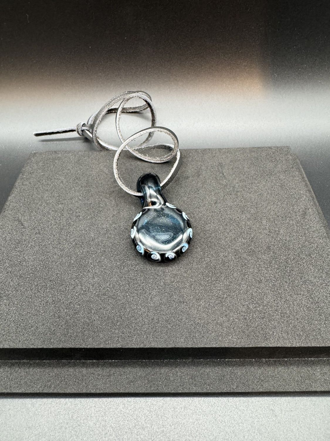 @ath_glass coin dark blue pendant