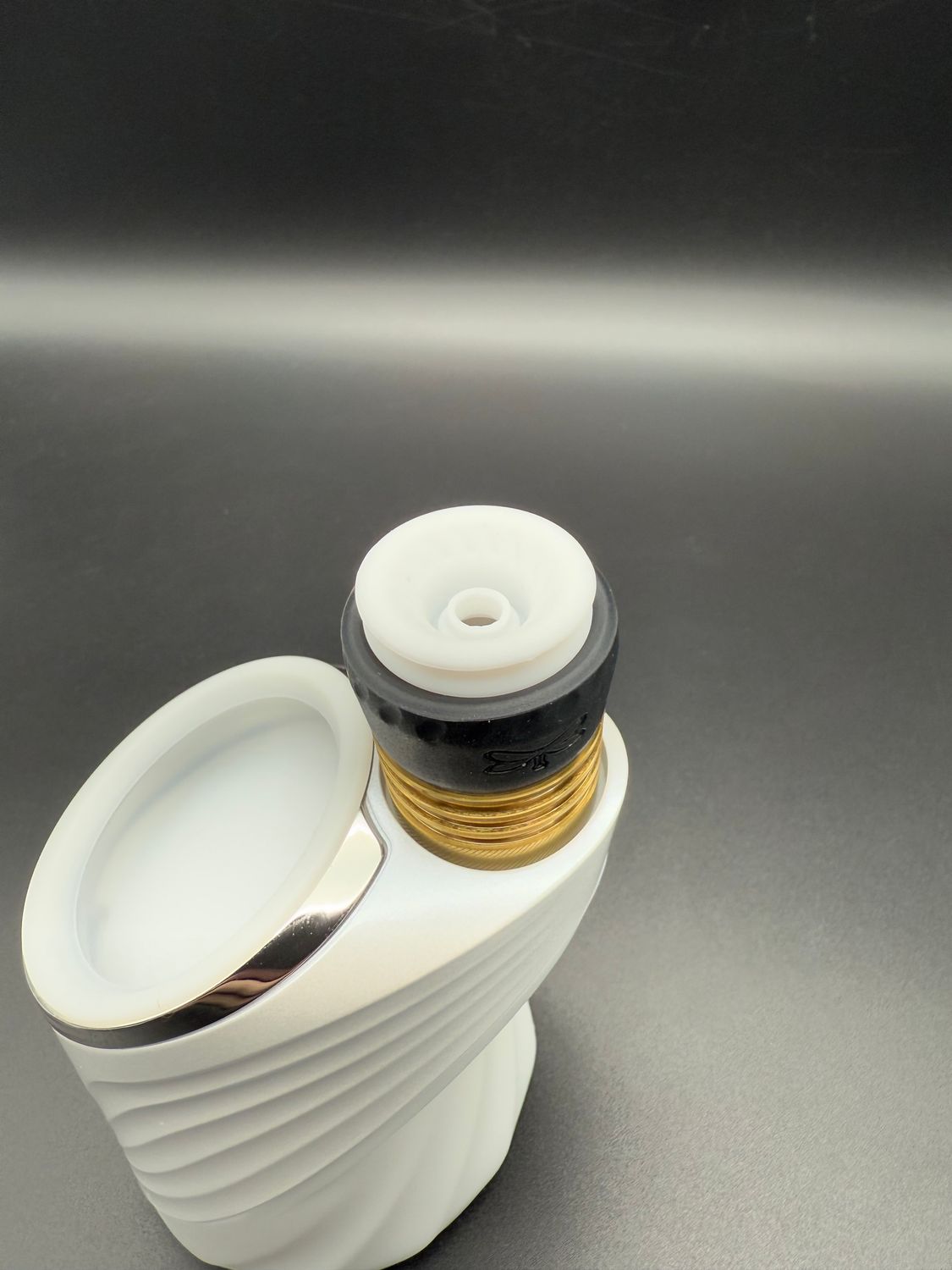 Tuff Tether Flux Cap for Puffco Peak Pro v1/v2- white