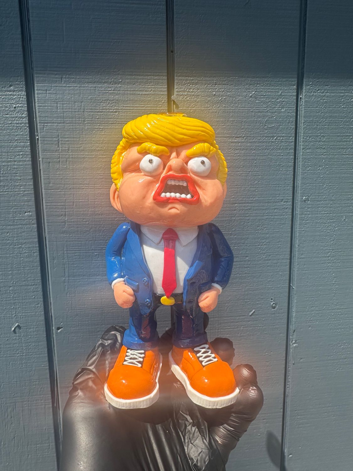  8&quot; Trump Waterpipe w Quartz Banger , Color: Blue Suit