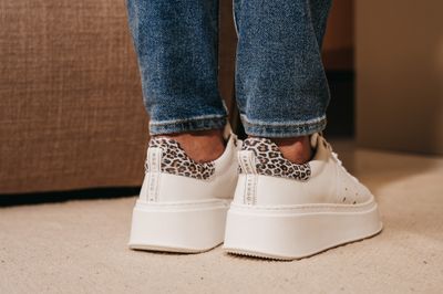 SNEAKER