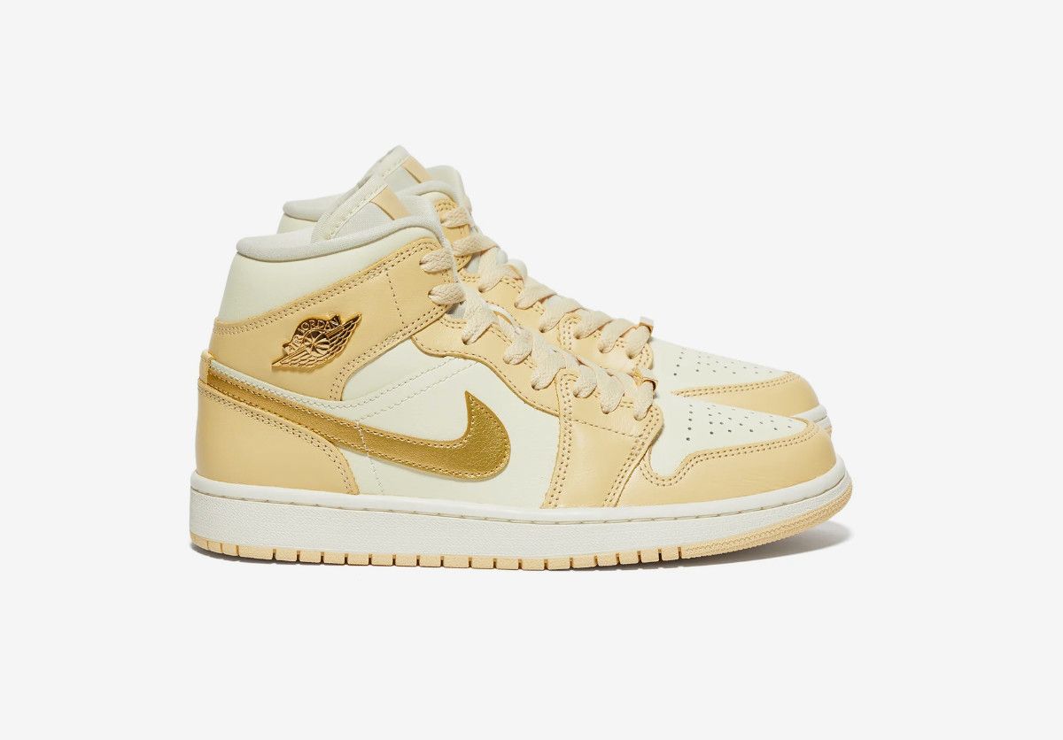Wmn&#39;s Air Jordan 1 Mid &#39;Coconut Gold&#39;, Size: | 6w |