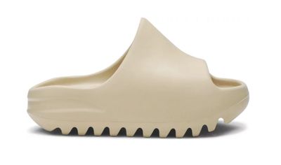 PS Yeezy Slide &#39;Desert Sand&#39;