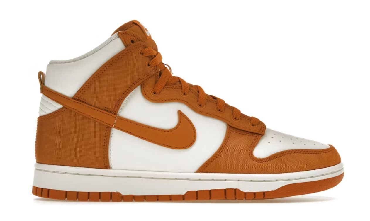 Nike Dunk High &#39;Monarch&#39;