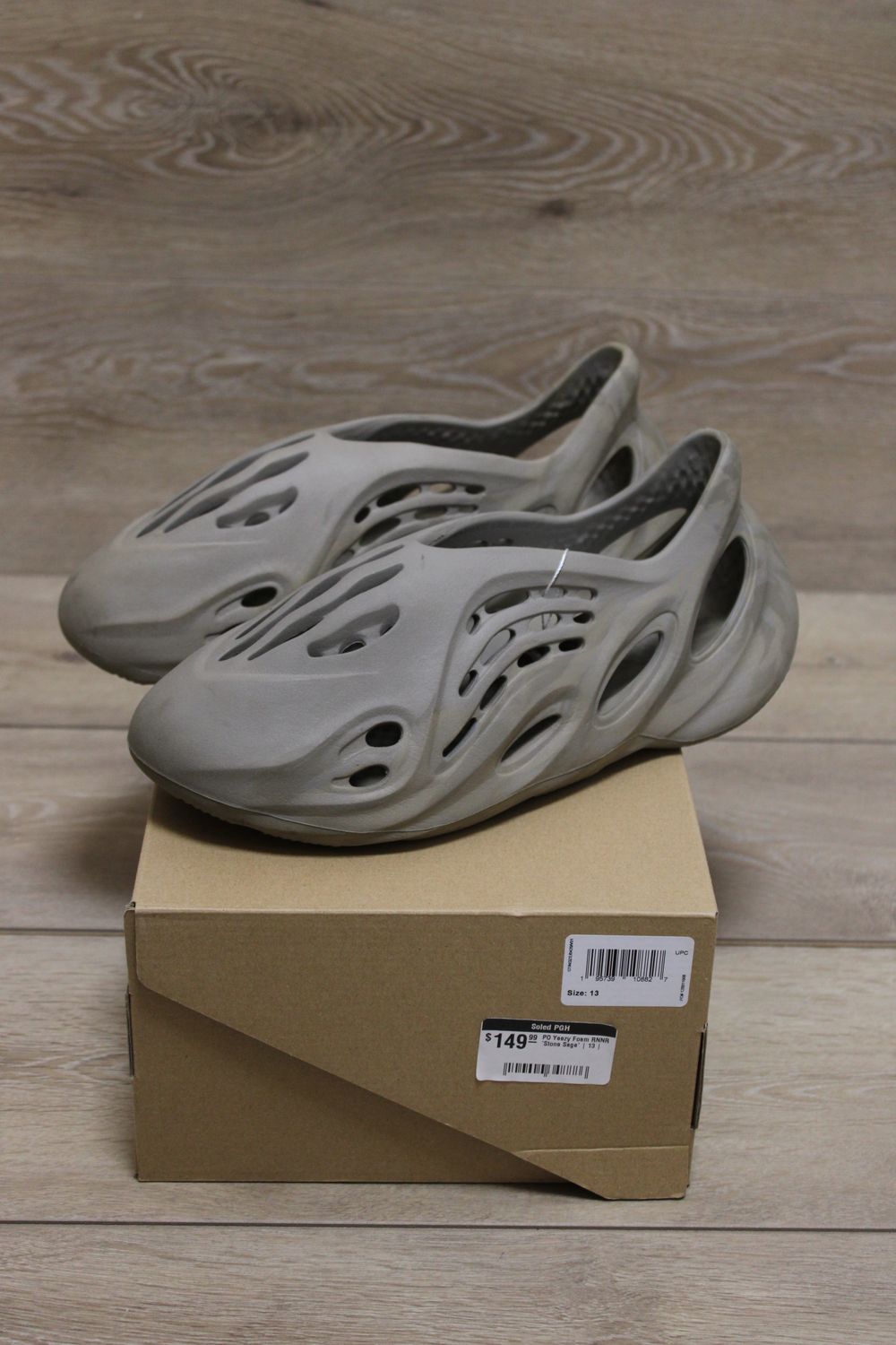 PO Yeezy Foam RNNR 'Stone Sage'