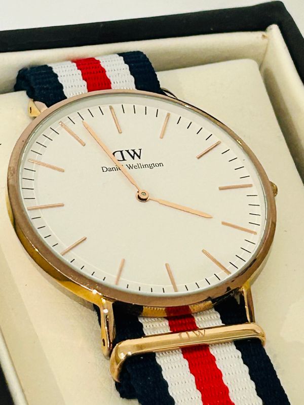 PRODUCTO : COMO NUEVO /Daniel Wellington Classic Canterbury