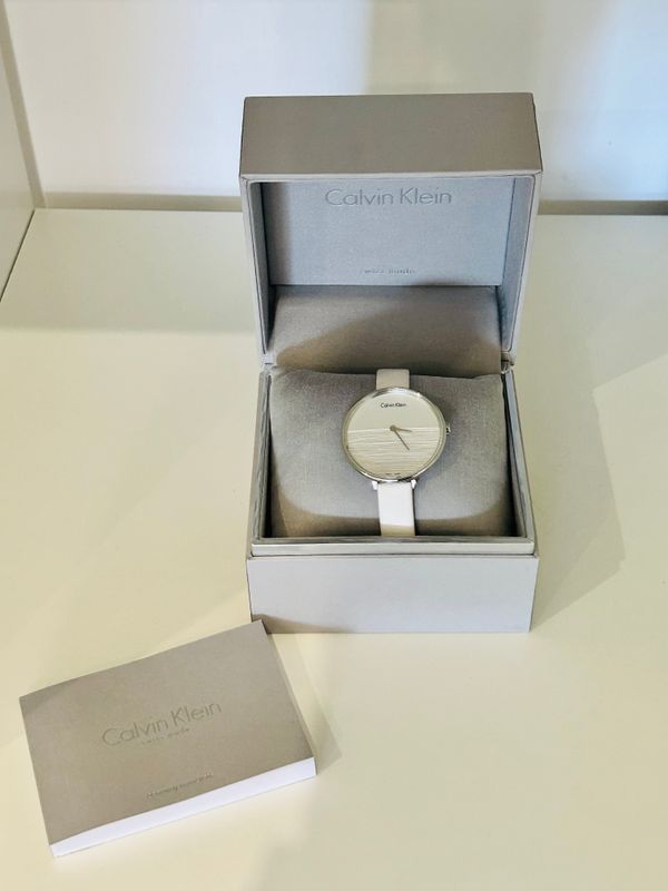PRODUCTO : BUENO / Reloj Calvin Klein Reloj Mujer K7A231L6