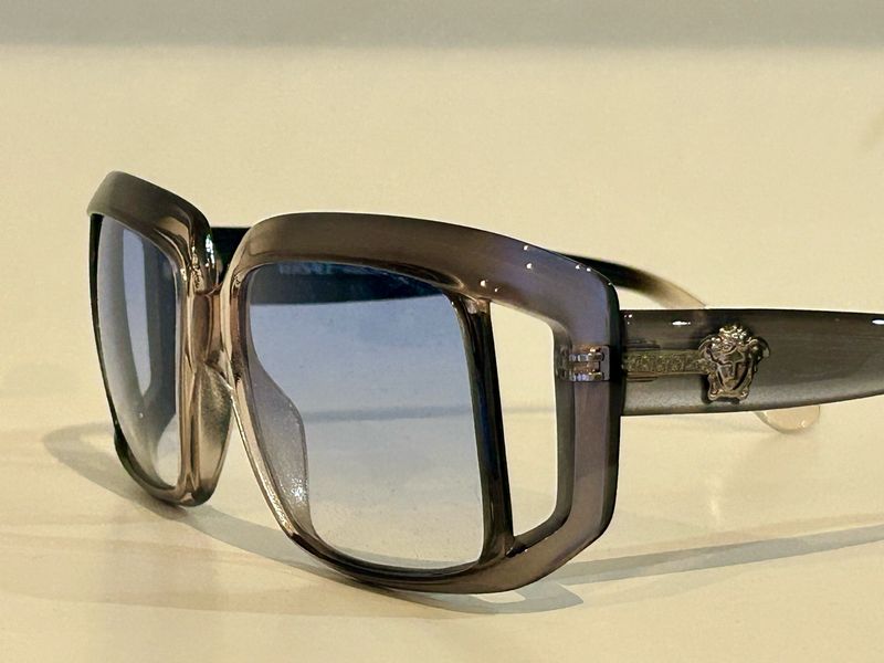 GIANNI VERSACE MOD.384 COL.670 hecho en Italia sin modificación de lente ( muy raro )
