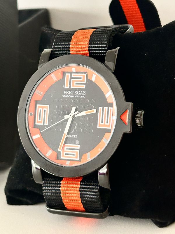 Pertegaz Reloj Analógico ( nuevo )